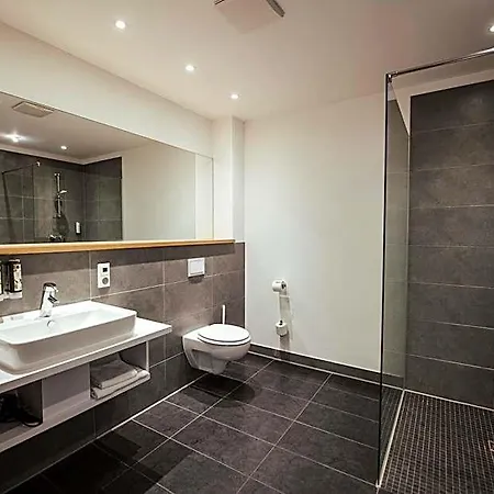 Lindenhof Hotel 4*